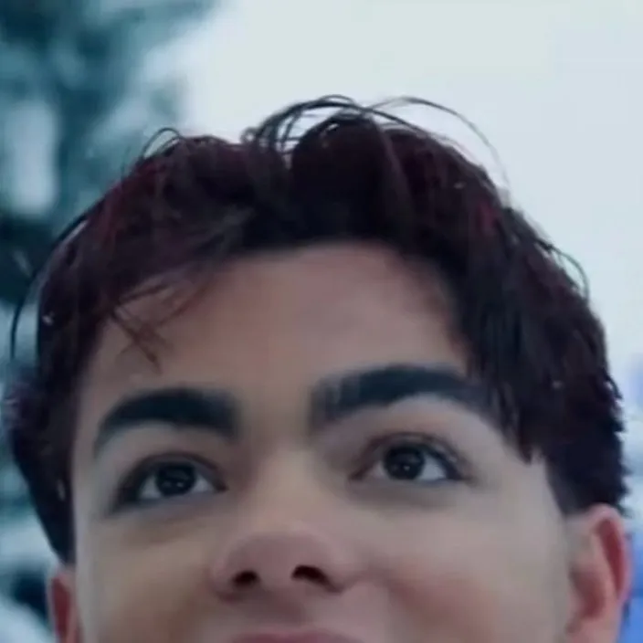 chat with ai character: Malachi barton huz