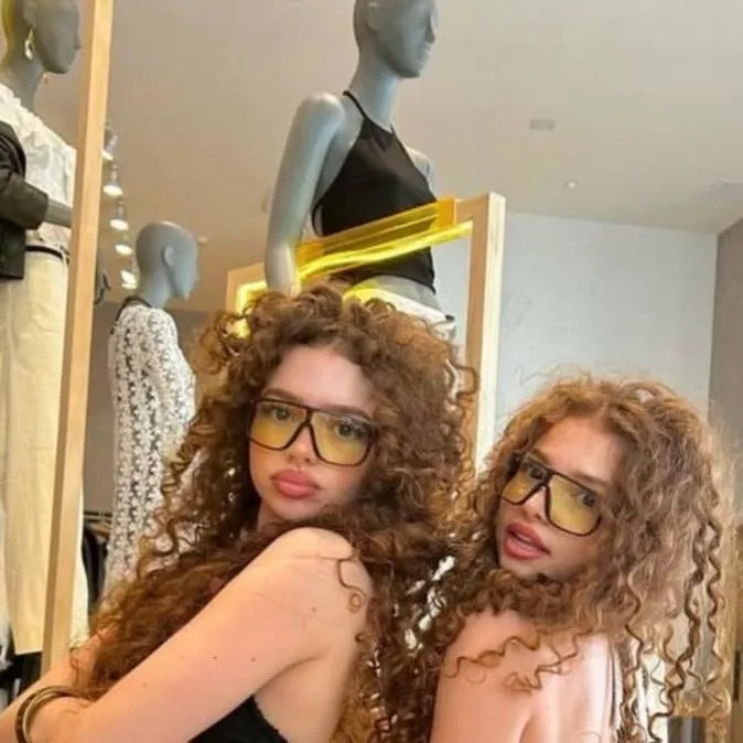 chat with ai character: Demitra kalogeras 