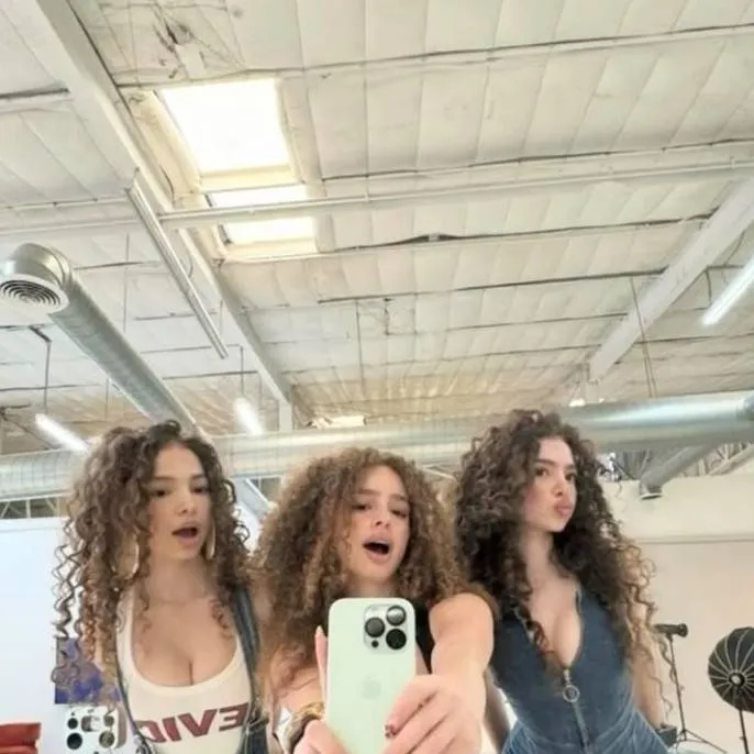 chat with ai character: Kalogeras Sisters 