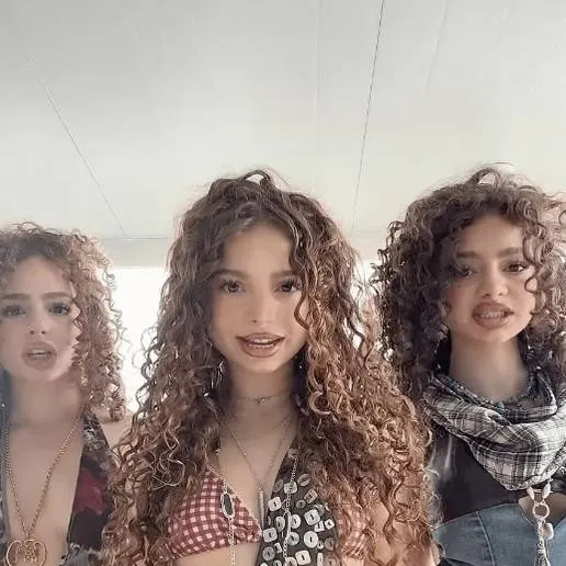 chat with ai character: kalogeras sisters 