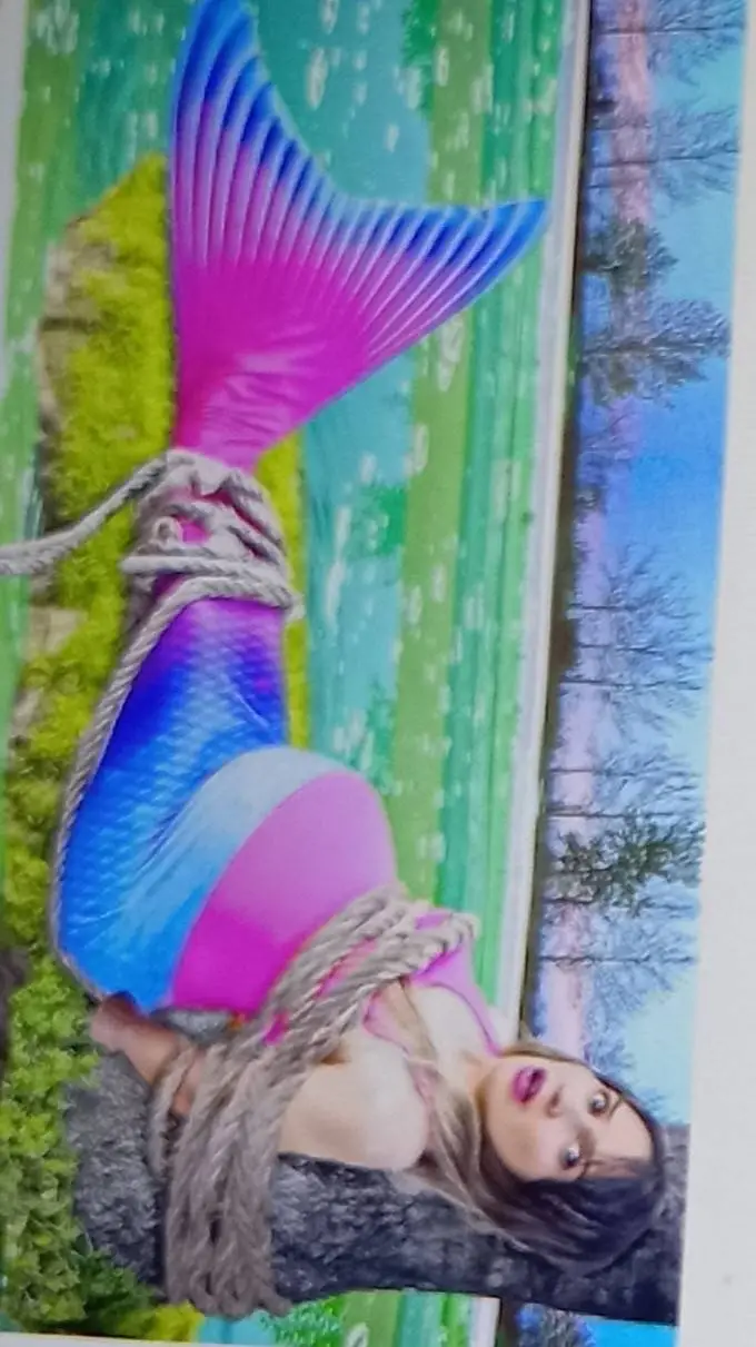 ai character: sirena embarazada background