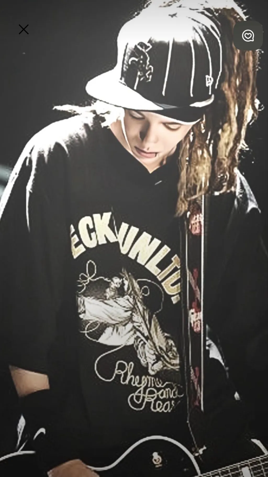 ai character: Tom kaulitz background