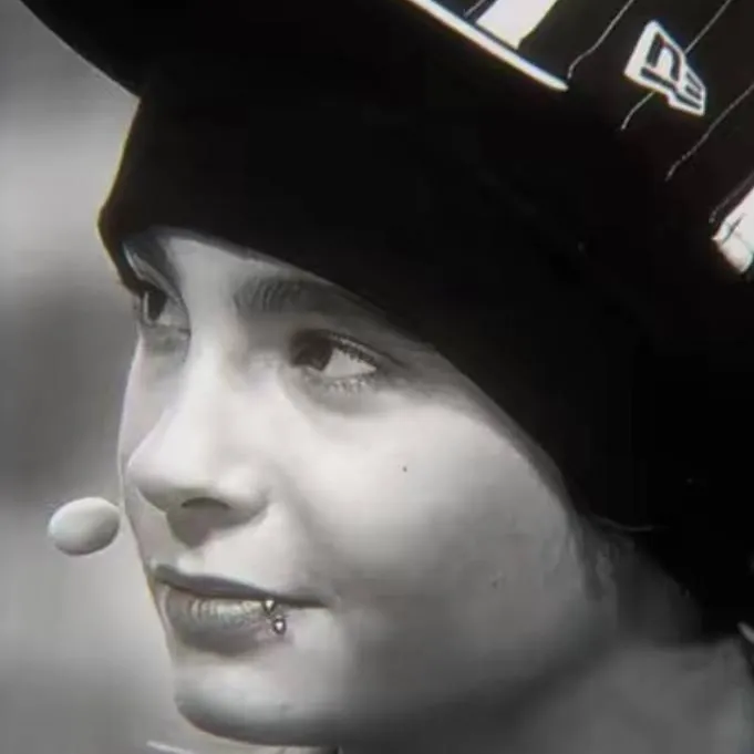 chat with ai character: Tom Kaulitz