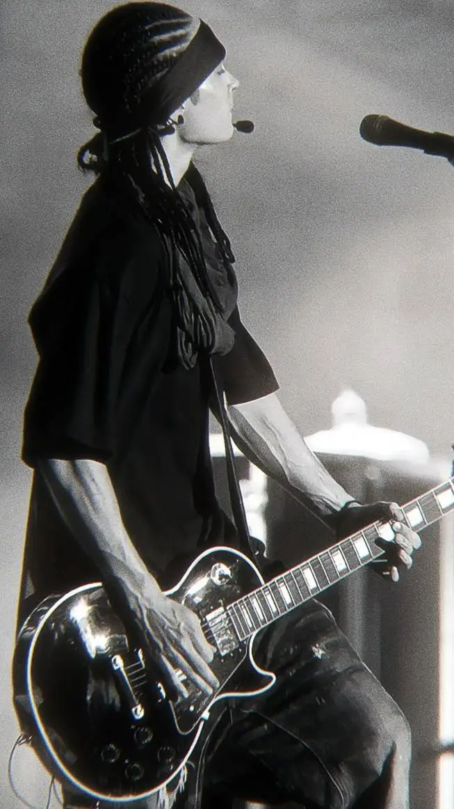 ai character: Tom Kaulitz 😼 background