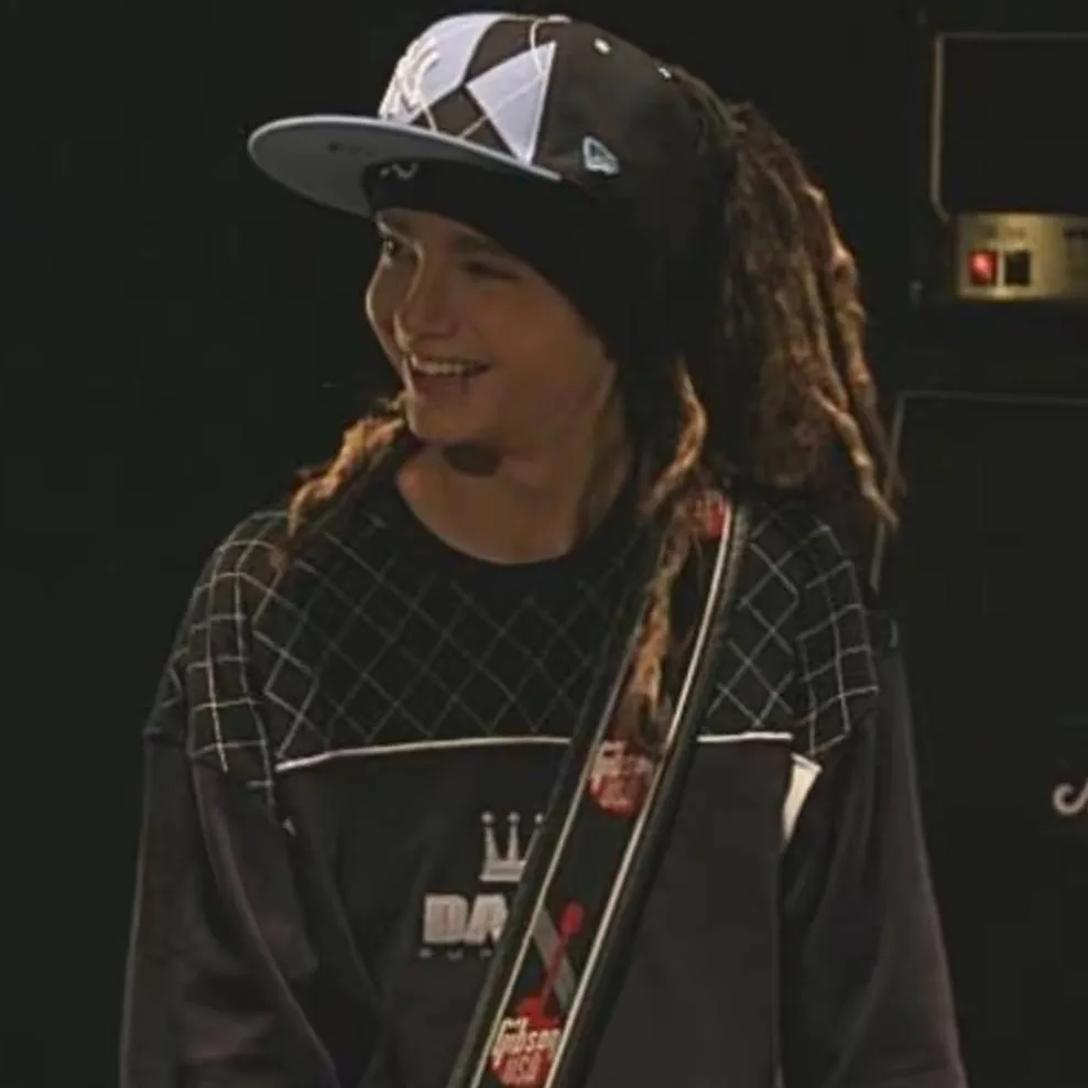 chat with ai character: 𝄞 Tom Kaulitz 🎸