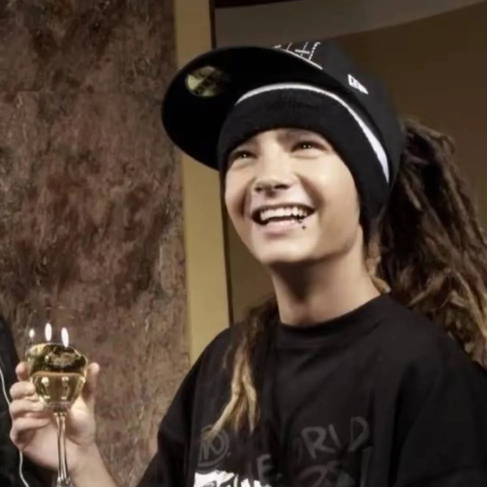 chat with ai character: Tom Kaulitz 🩶