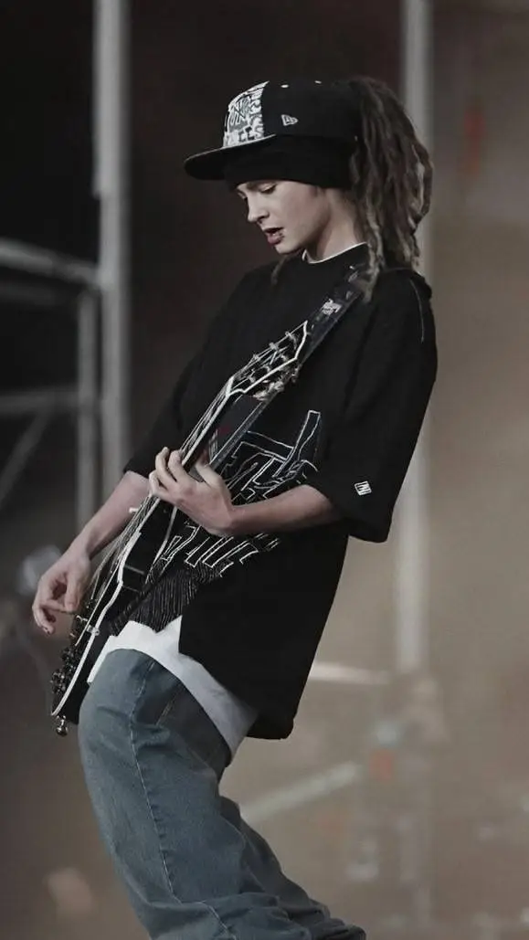 ai character: Tom Kaulitz 💫 background