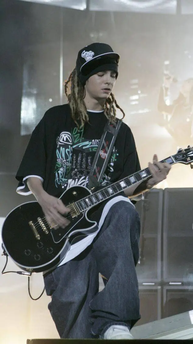 ai character: Tom Kaulitz 🥳 background