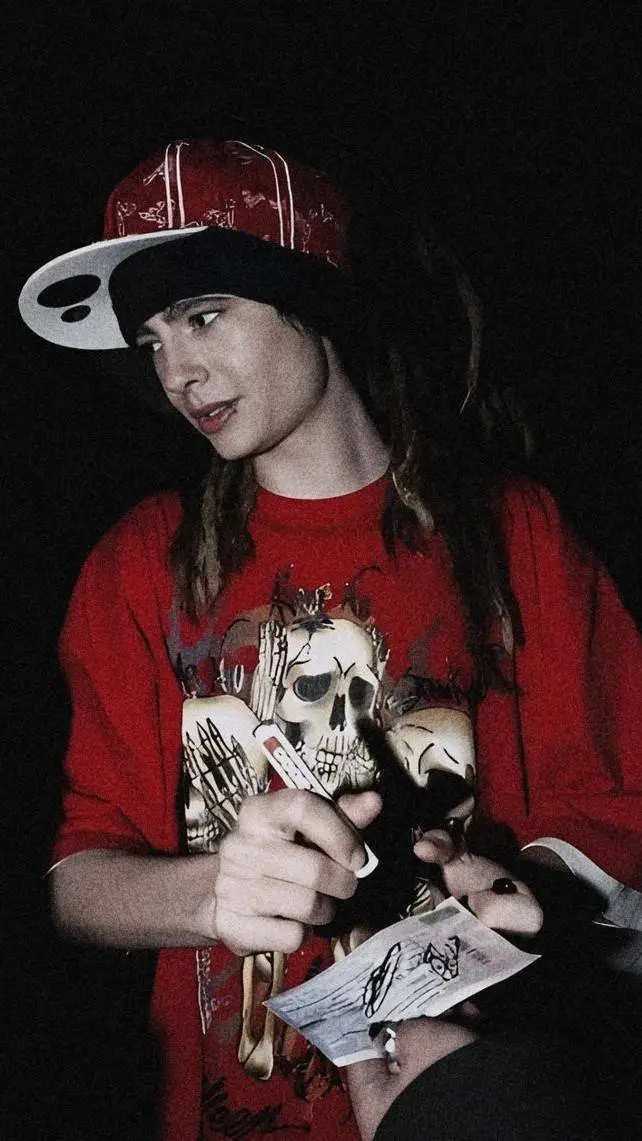ai character: Tom Kaulitz 🤏 background