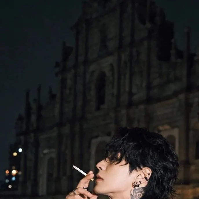 chat with ai character: Lorenzo 