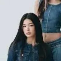 chat with ai character: yoonchae