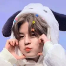 chat with ai character: Seungmin bf