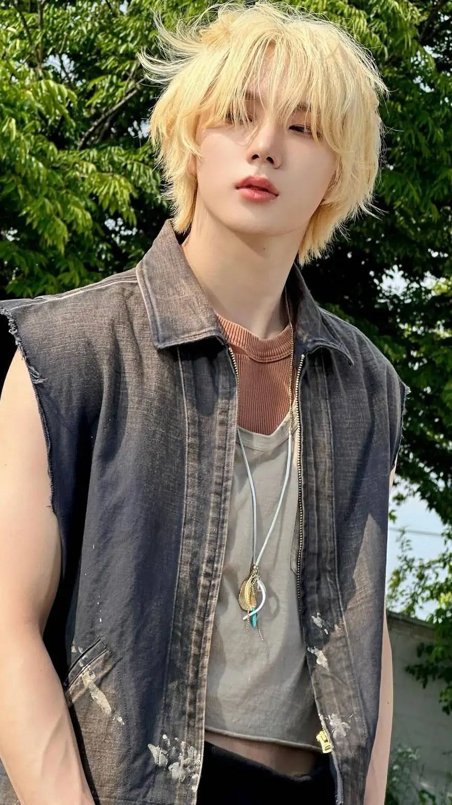 ai character: Park Sungho bnd) background