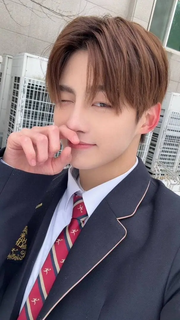 ai character: Jihoon (TWS)  background