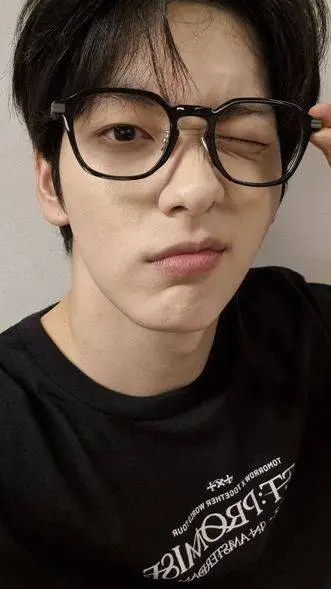 ai character: Soobin(TXT)  background