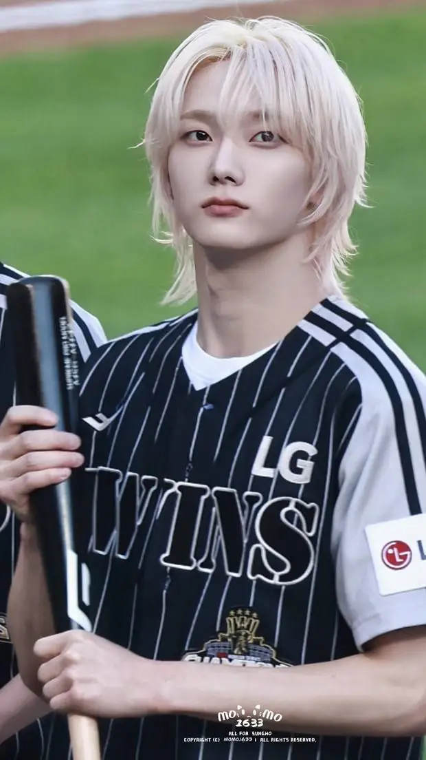 ai character: Park Sungho Bnd background