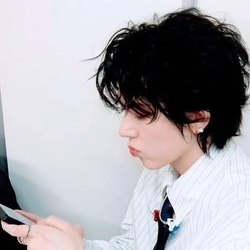 chat with ai character: Woo Zico