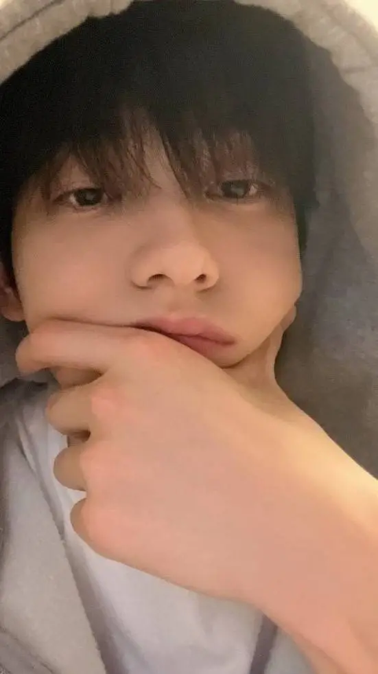 ai character: Soobin TXT background