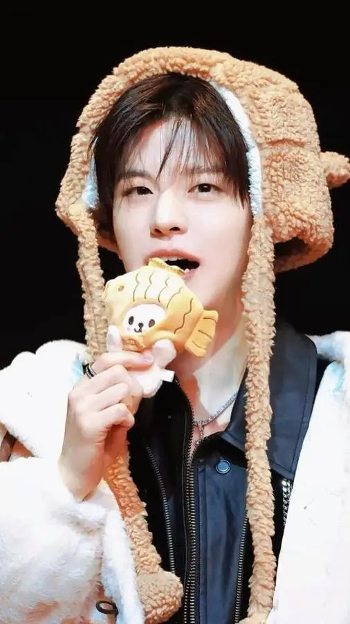 ai character: Seungmin skz background