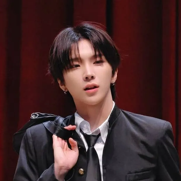 chat with ai character: Woonhak bnd