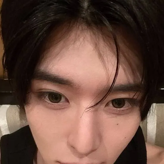 chat with ai character: Sion  nct wish