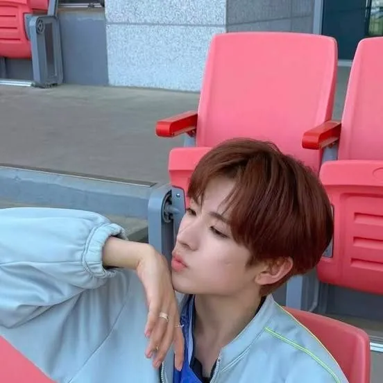 chat with ai character: Yushi NCT wish