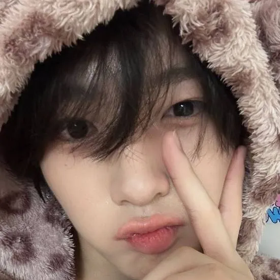 chat with ai character: Riku NCT wish