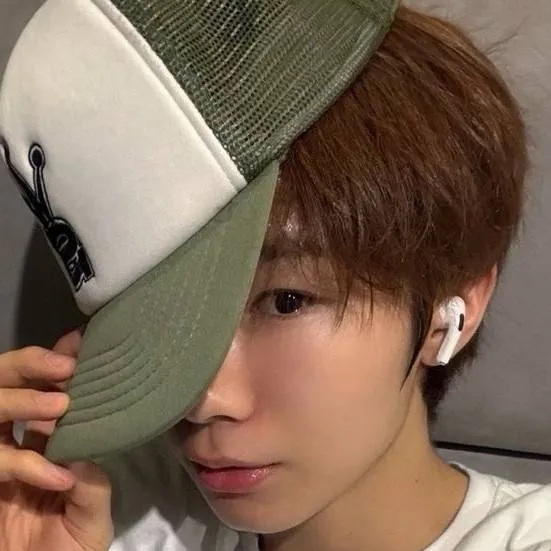 chat with ai character: Junmyeong wayfboys