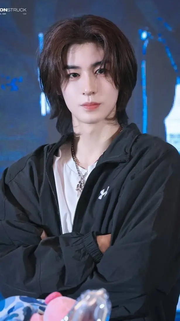 ai character: Leehan bnd background