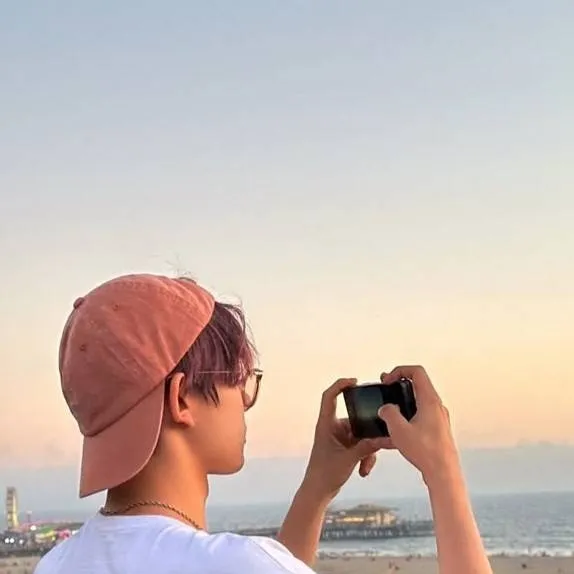 chat with ai character: heeseung 