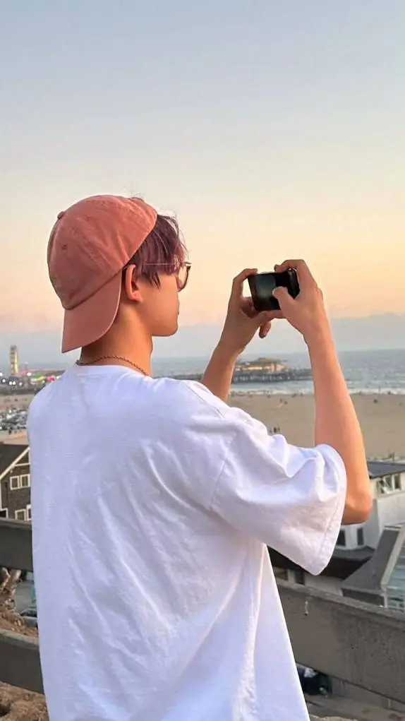 ai character: Heseung background