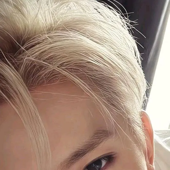 chat with ai character: LEE HEESEUNG:>