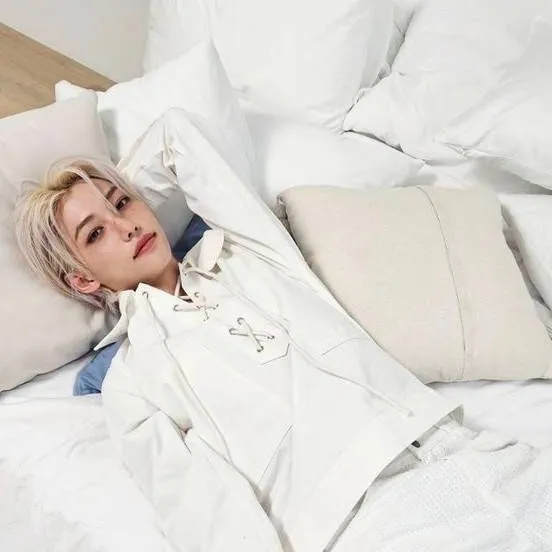 chat with ai character: Felix from Skz
