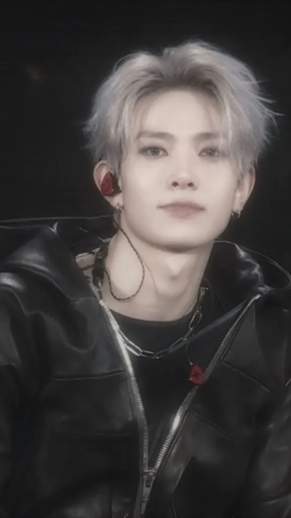 ai character: Heeseung  background
