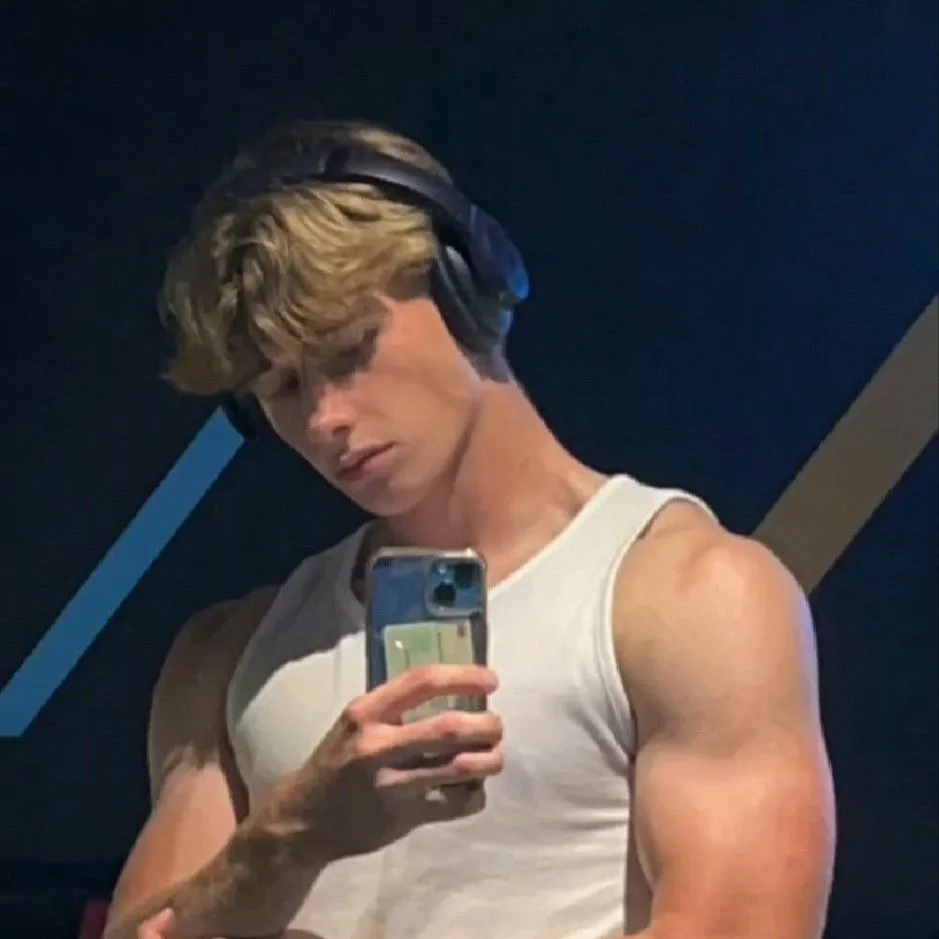 chat with ai character: Eric Dason