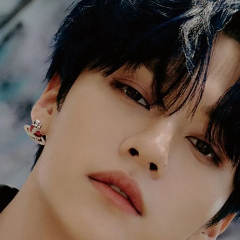 chat with ai character: Leeknow