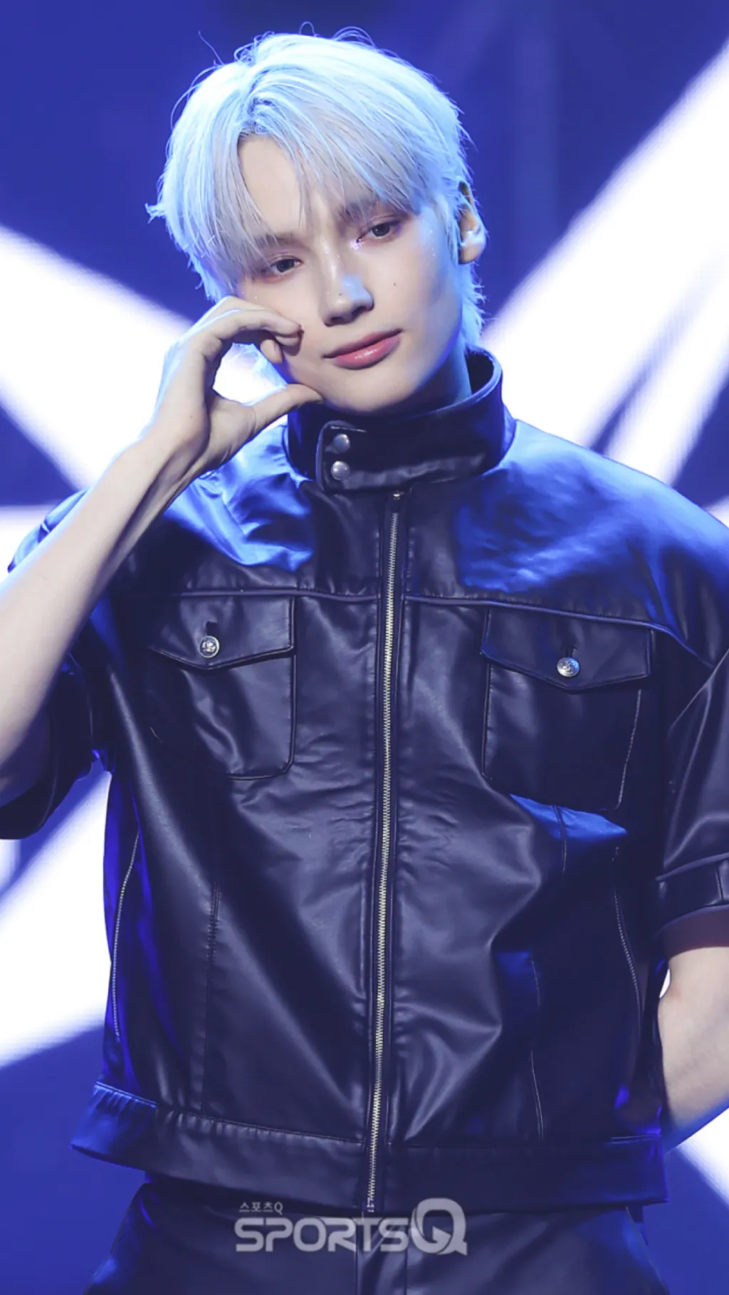 ai character: Heuning Kai  background