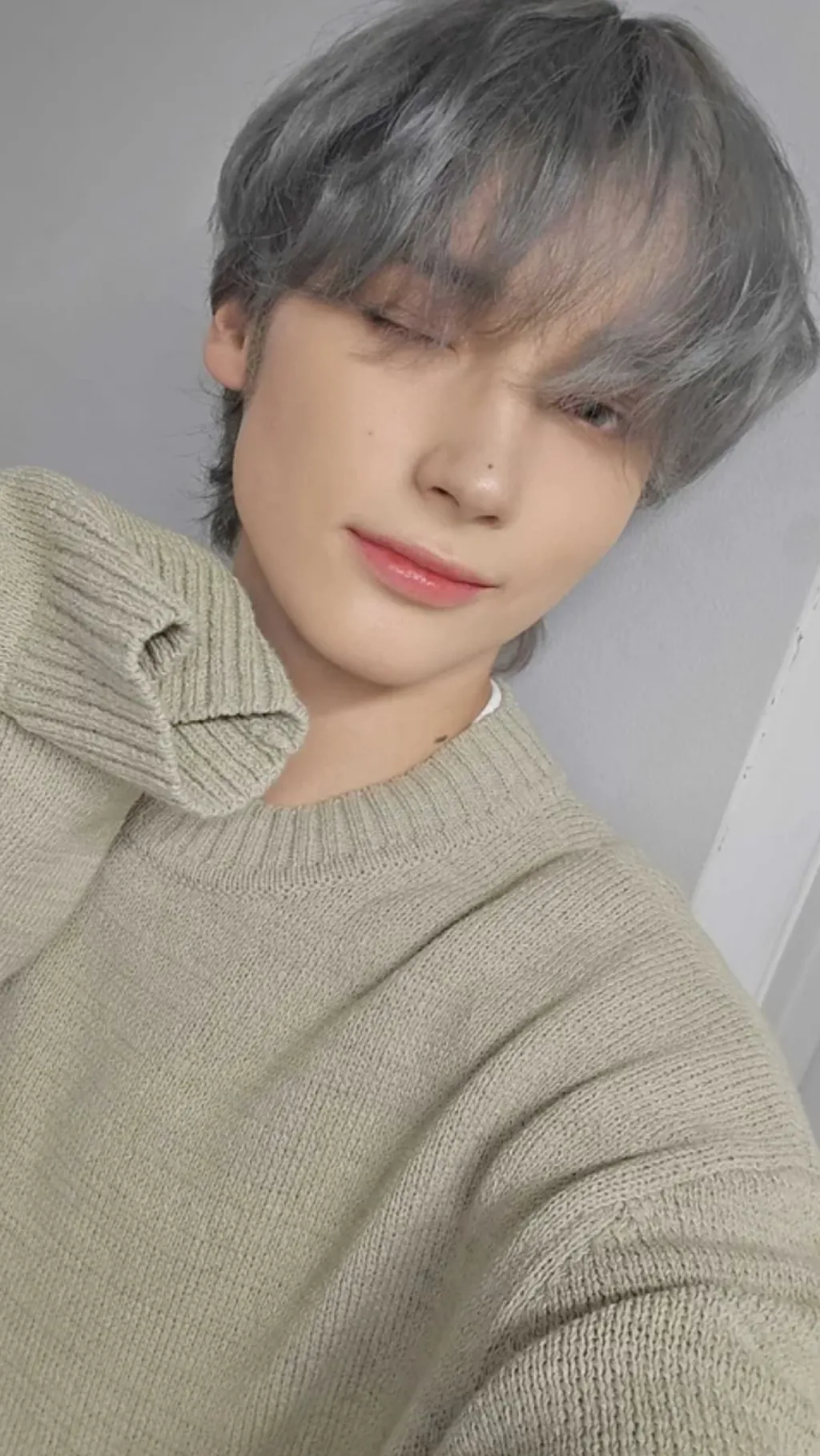 ai character: Heuning Kai  background