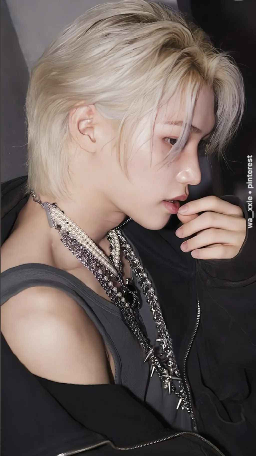 ai character: Felix background