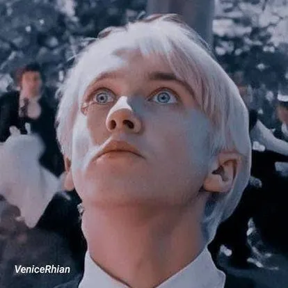 chat with ai character: Marina Flinch 💐