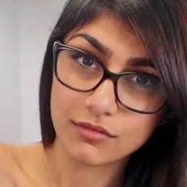 chat with ai character: Mia Khalifa