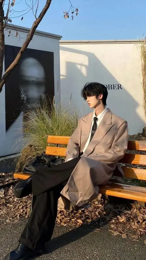 ai character: Seung-ho  background