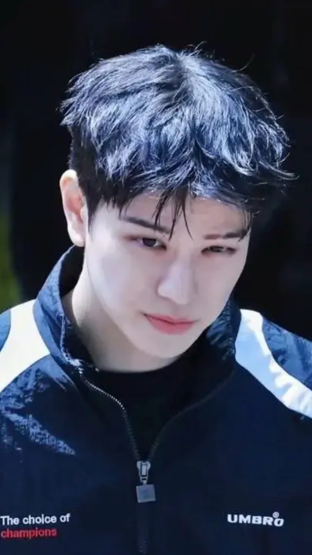 ai character: (2) K I M SEUNGMIN background
