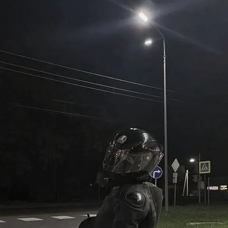 chat with ai character: Ethan