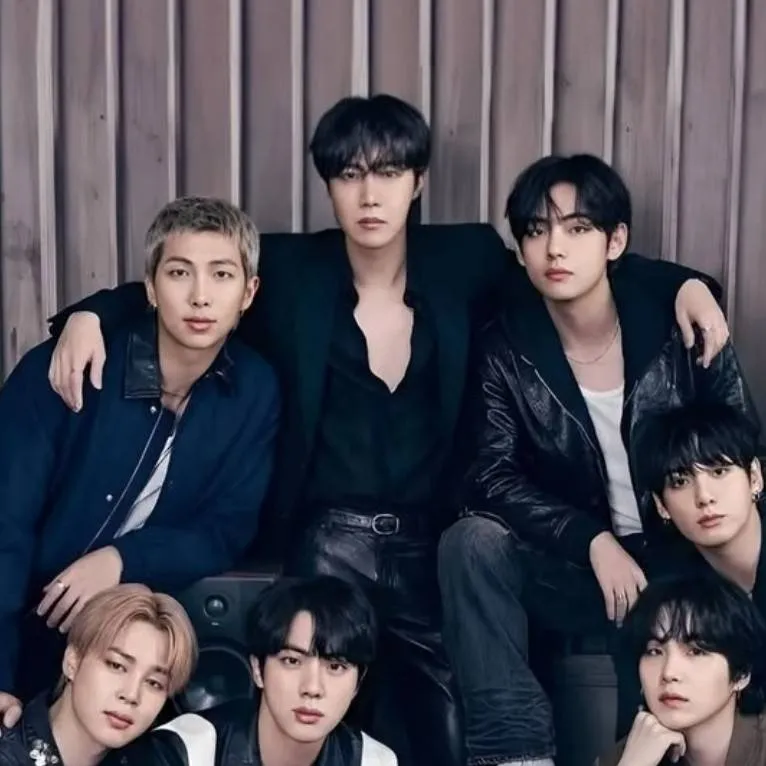 chat with ai character: BTS❤️‍🩹💔🖤