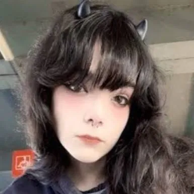 chat with ai character: Emitriz