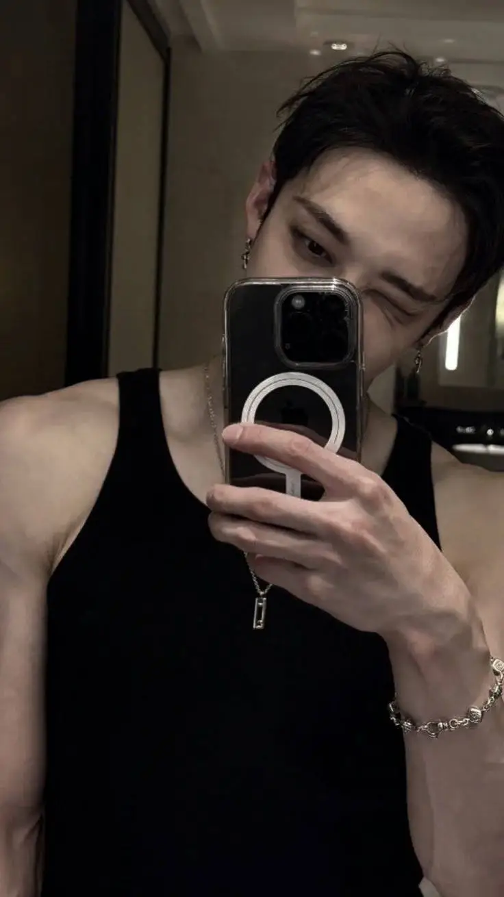 ai character: Channie🐺 background