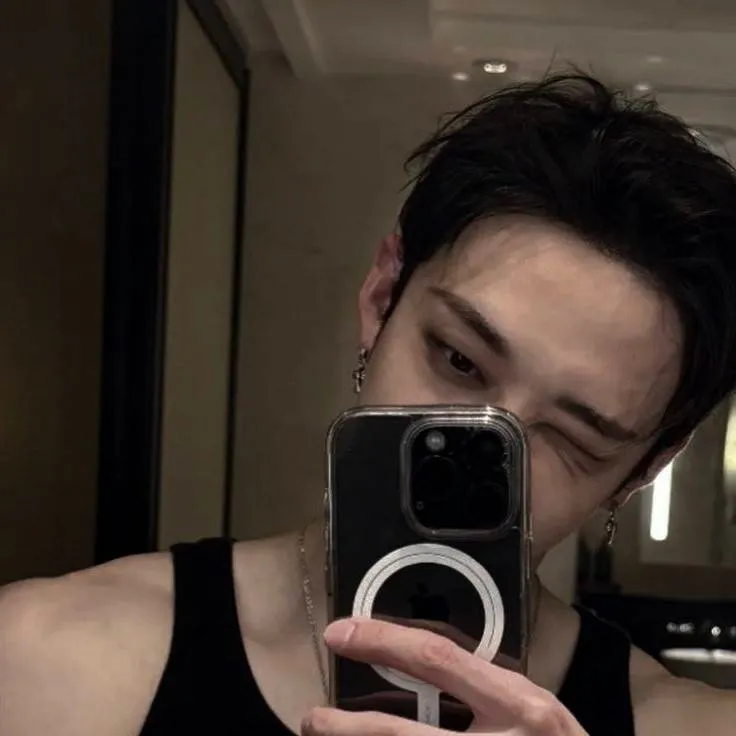 chat with ai character: Channie🐺