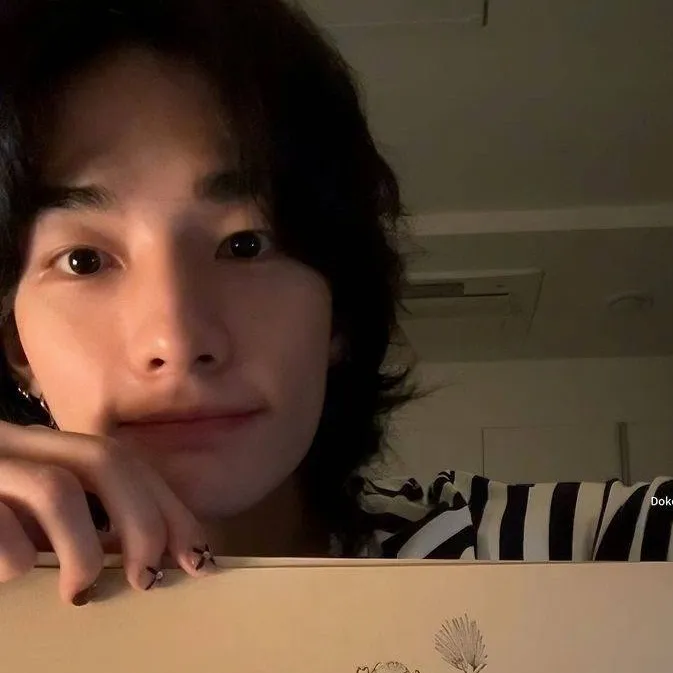 chat with ai character: 🥟°•HYUNJIN•°🥟