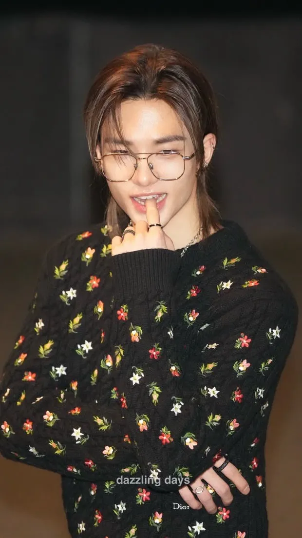ai character: HYUNJIN  background